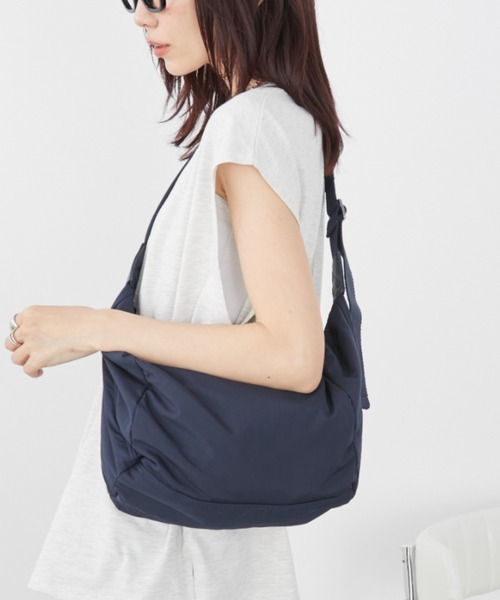 Auntie Rosa Holiday ショルダーバッグ バッグ 「軽量素材