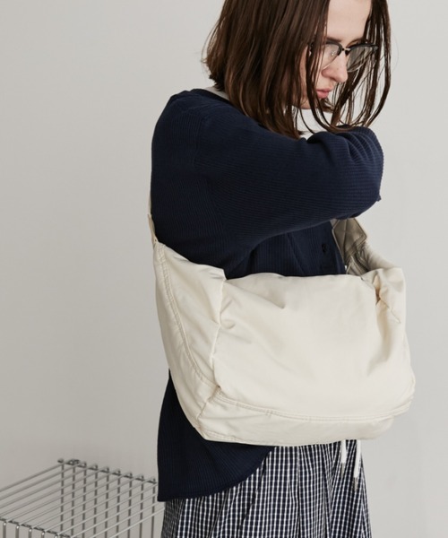 アンティローザバック確認画像 Auntie Rosa Holiday ショルダーバッグ バッグ 「軽量素材」ラウンド