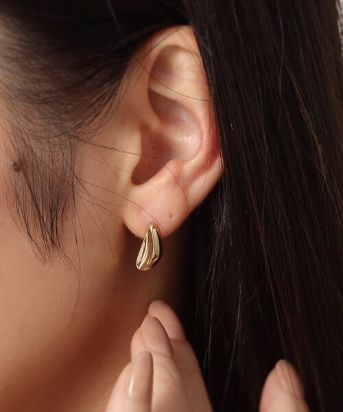 美品 COCOSHNIK K10 金 ピアス 打ち目 ラウンド スタッド 人気 美品 COCOSHNIK K10 金 ピアス 打ち目 ラウンド スタッド 人気