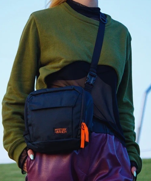 MYSTERY RANCH（ミステリーランチ） ショルダーバッグ DISTRICT4