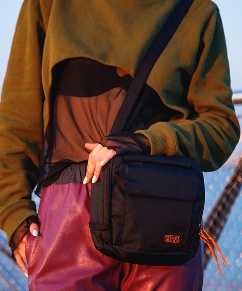MYSTERY RANCH（ミステリーランチ） ショルダーバッグ DISTRICT4