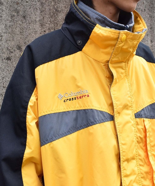 Columbia ナイロンジャケット　古着 Columbia ナイロンジャケット 「ヴィンテージ古着」Y2K Columbia