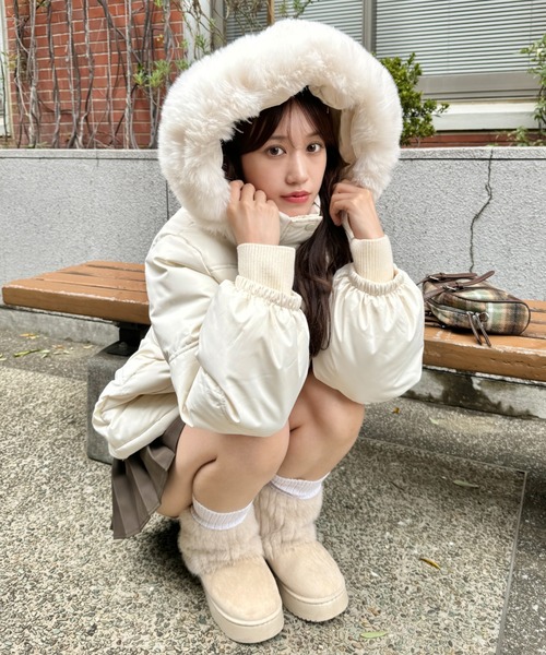 ボリュームファーフェイクダウンジャケット Loueme（ルエム）の「ボリュームフェイクファーフードパデッド