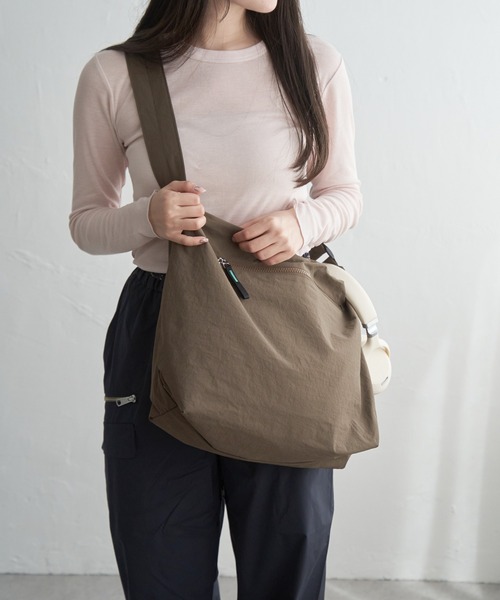 ciqueto ikkaののショルダーバック ikka（イッカ） ショルダーバッグ 撥水ナイロンショルダーバッグ