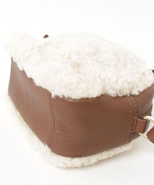「UGG」 ワンポイントショルダーバッグ - ブラウン レディースの画像