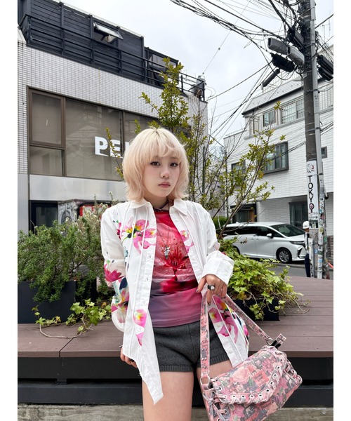 ショルダーバッグ バッグ ピンクフローラルプリント スタッズフラップミニショルダーバッグ レディースの画像