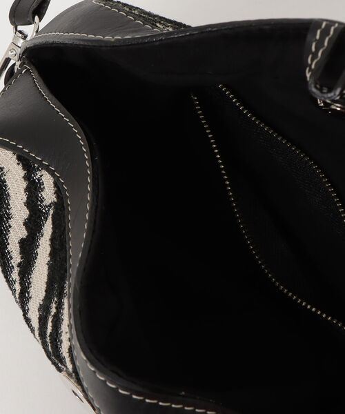 A VACATION アバケーション　ブラック　ショルダーバッグ A VACATION（アヴァケーション） ショルダーバッグ - ブラック