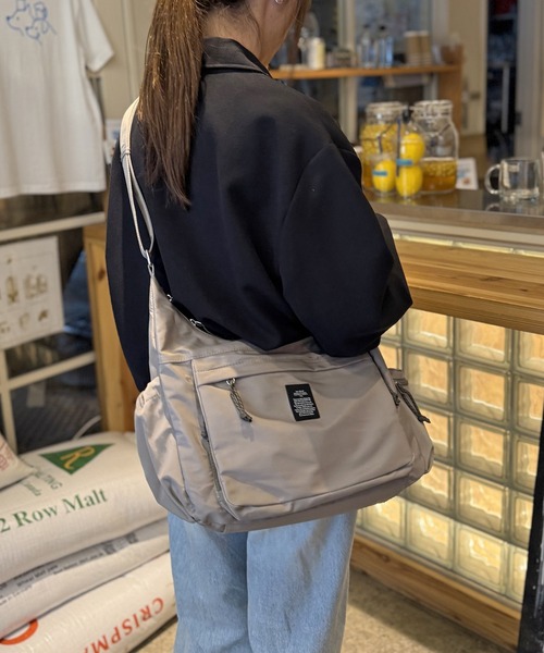 ciqueto ikkaののショルダーバック ikka（イッカ） ショルダーバッグ バッグ 「軽量」撥水10ポケット