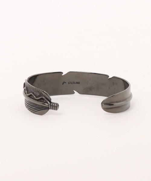 バングル 「Indian Jewelry/インディアンジュエリー」JOE ワイドフェザーバングル w/ブラックロジウムコーディング メンズ レディースの画像
