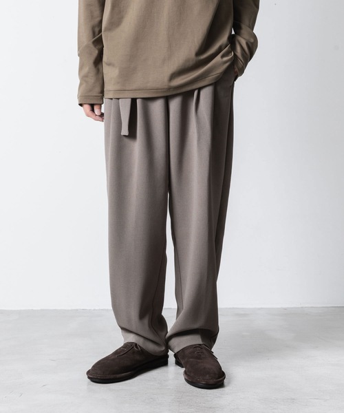 極美品　アタッチメント　ストレッチダブルクロス ベルト付きワイドストレートパンツ AP51-026 ポリエステルストレッチダブルクロス ベルト付き