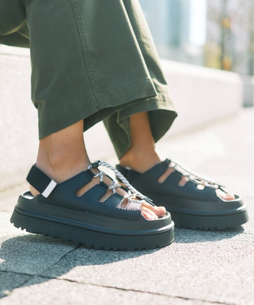 UGG Australia（アグオーストラリア） 厚底 ugg サンダル W GOLDENGLOW
