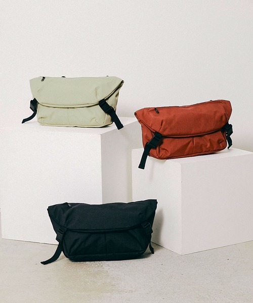 worm design lab（ワームデザインラボ） ショルダーバッグ TABLET