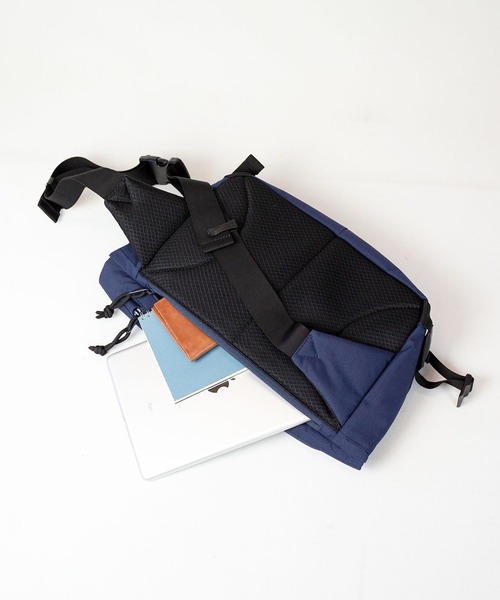 worm design lab（ワームデザインラボ） ショルダーバッグ TABLET