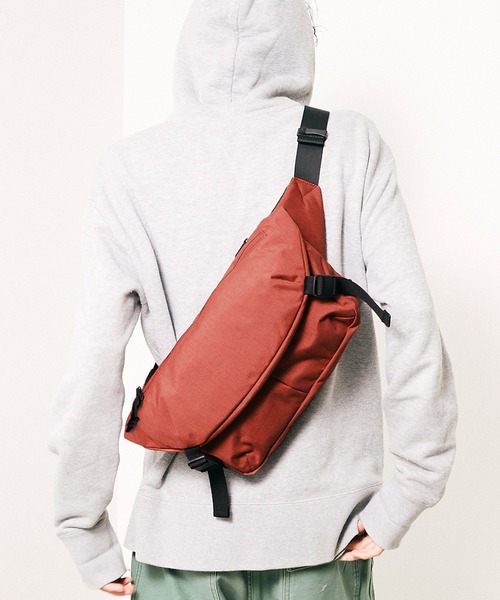 worm design lab（ワームデザインラボ） ショルダーバッグ TABLET