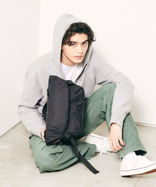 worm design lab（ワームデザインラボ） ショルダーバッグ TABLET