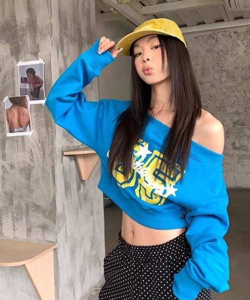 Sibra（シブラ） トレーナー スウェット ワンショルダー風 ロゴ