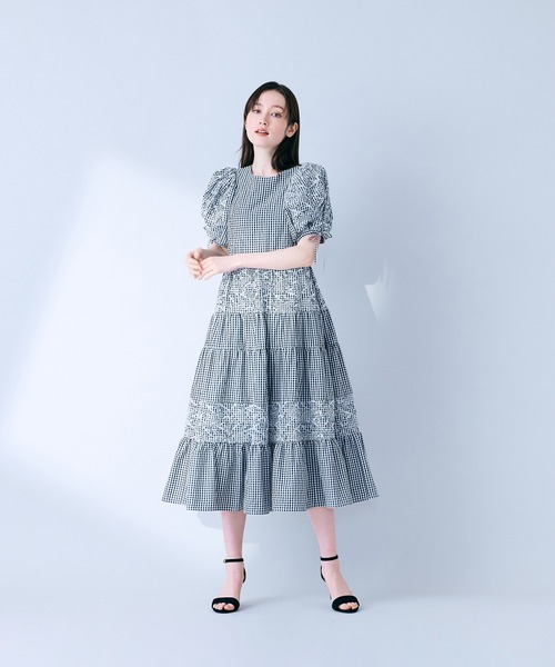 ワンピース フラワー刺繍ティアードワンピースの画像