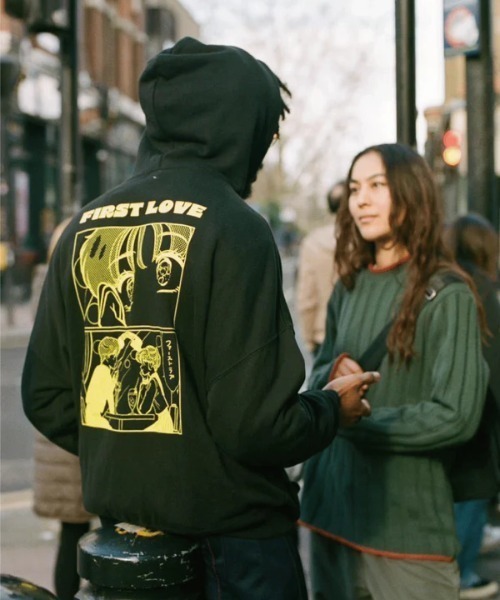 パーカー ALARME GALLERY×TUESDAY/アラームギャラリー×火曜び/Manga Zip Hoodie Yellow レディース メンズ L.H.P パーカー ALARME GALLERY×TUESDAY/アラームギャラリー