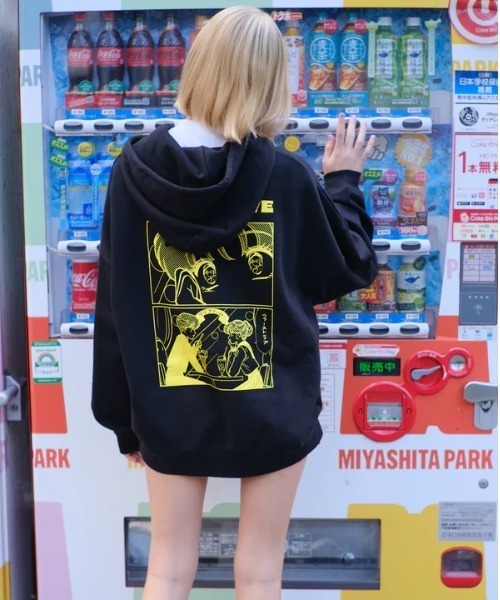 パーカー ALARME GALLERY×TUESDAY/アラームギャラリー×火曜び/Manga Zip Hoodie Yellow レディース メンズ L.H.P パーカー ALARME GALLERY×TUESDAY/アラームギャラリー
