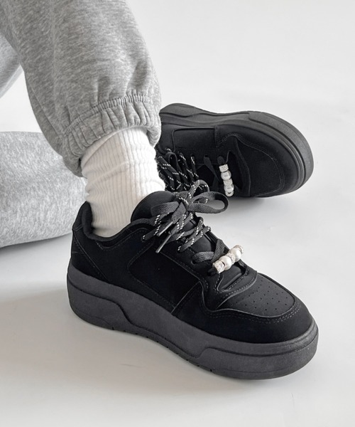 Shoes in Closet（シュークロ） スニーカー 厚底 パールチャーム付