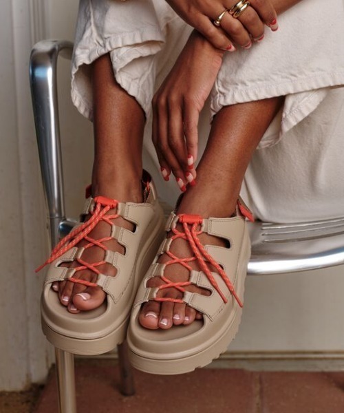UGG Australia（アグオーストラリア） サンダル W GOLDENGLOW TOGGLE