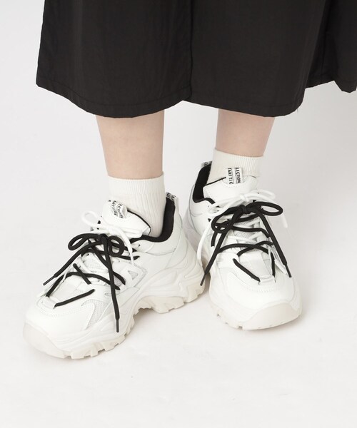 cs T&P（シーエスティーアンドピー） スニーカー 厚底ロゴ柄ダッド