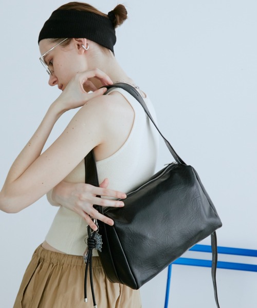 Auntie Rosa Holiday（アンティローザホリデー） ショルダーバッグ