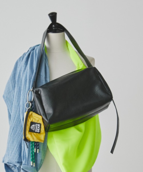 Auntie Rosa Holiday ショルダーバッグ バッグ フェイクレザー