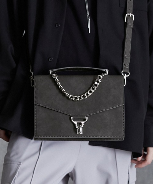 チェーンショルダーバッグ 　 黒 SERACE ショルダーバッグ 「SERACE」Metal chain 3way square