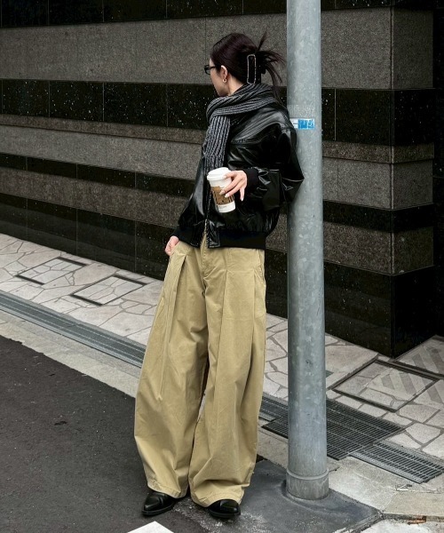 チノパン 「Chikashitsu +」pleats chino wide pants / 「チカシツプラス」プリーツチノワイドパンツ_17