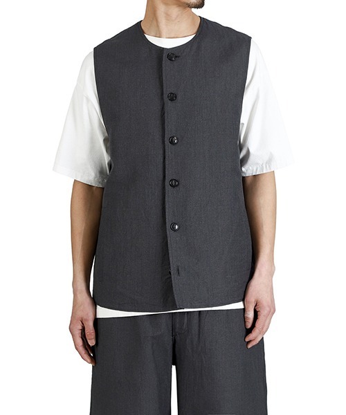 ベスト ジレ GOLD / ゴールド：LINEN / WOOL TROPICAL CREW NECK VEST：26A-GL15864「MUS」の画像