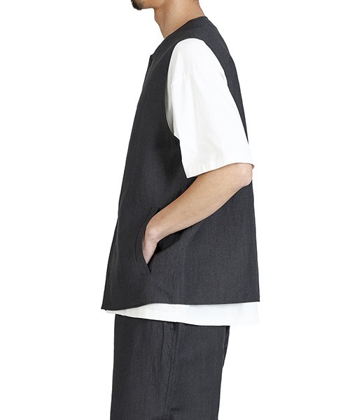 ベスト ジレ GOLD / ゴールド：LINEN / WOOL TROPICAL CREW NECK VEST：26A-GL15864「MUS」の画像