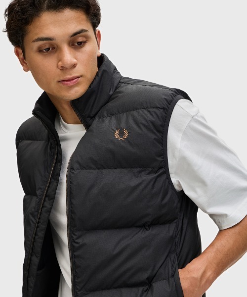 FRED PERRY フレッドペリー　ダウンベスト　ラクーンファー　Lサイズ FRED PERRY ダウンベスト ベスト Insulated Gilet