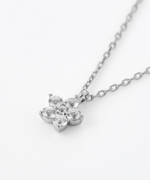 n195c【再入荷✧】フラワーダイヤネックレス　シルバー　気品　ギフト無料　華麗 4℃ ネックレス 「Autumn Limited」シルバー レディース