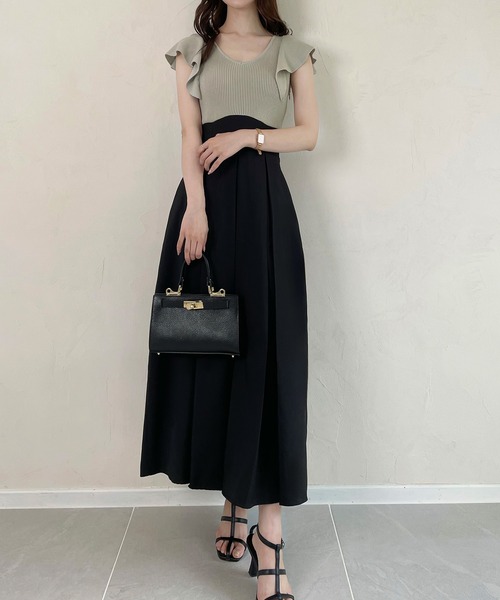 emmi｜カットドッキングプリーツワンピース | Rakuten Fashion