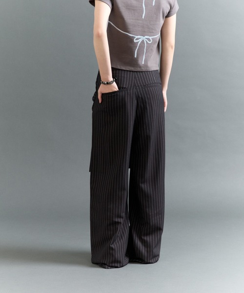 Futu-no-Stripe-Pants スラックス PINSTRIPED 2TUCK CURVED LEG TROUSERS（スラックス）｜NVRFRGT