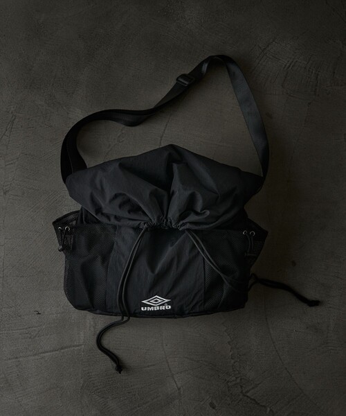 umbro（アンブロ） ショルダーバッグ FREE ブラック メンズ : ZOZOTOWN