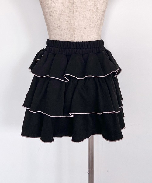 チャーム付きフリルミニスカート【Black】 Magia Charm（マギアチャーム） スカート ハートチェーン付き3段フリル