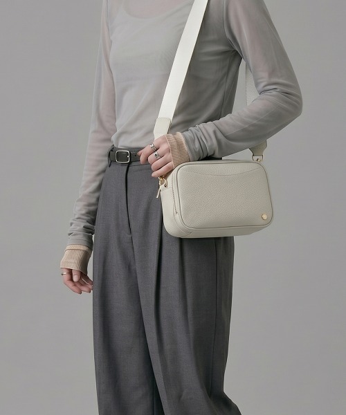 ★rio専用 ベージュ レザー ショルダーバッグ Charis Poche（カリスポシェ） ショルダーバッグ バッグ 「本革