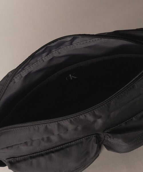 Calvin Klein（カルバン・クライン） ショルダーバッグ 「ブランド公式
