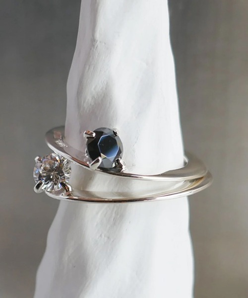 e.m. シルバーリング ジルコニア 一粒 リング 指輪 シルバーアクセサリー 一粒のキュービックジルコニアを挟むようにセットされたシルバーリング