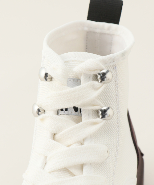 【関送込】GANNI レースアップスポーツシューズ GANNI レースアップ フラットシューズ | ブラック | FARFETCH JP