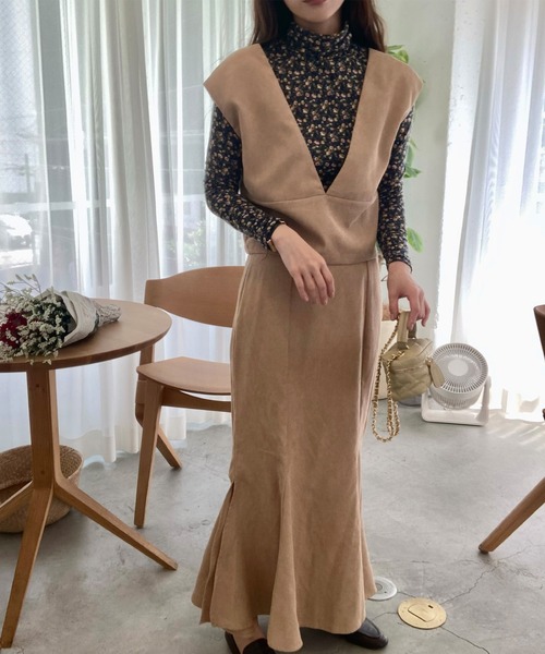 LAUIR（ラウアー） セットアップ SMALL ベージュ レディース