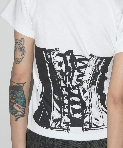 tシャツ A'GEM/9 × .kom 「 FANCY CLUB/ファンシークラブ」 BACK CORSET TEE/バックコルセット半袖Tシャツ レ FANCY CLUB tシャツ A'GEM/9 × .kom 「 CLUB/ファンシークラブ