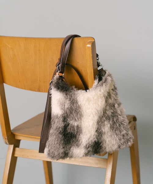 LAKOLE（ラコレ） ショルダーバッグ バッグ フェイクファー三角2WAY