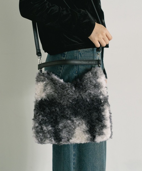 極美品✨ATAO 2WAY かごバッグ ショルダーバッグ ラビットファー付き LAKOLE（ラコレ） ショルダーバッグ バッグ フェイクファー三角2WAY