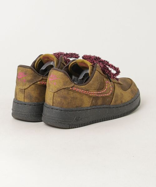 靴 NIKE AIR FORCE 1 BOUCLE QS NIKE（ナイキ） AIR FORCE 1 BOUCLE QS ローカットスニーカー 25cm