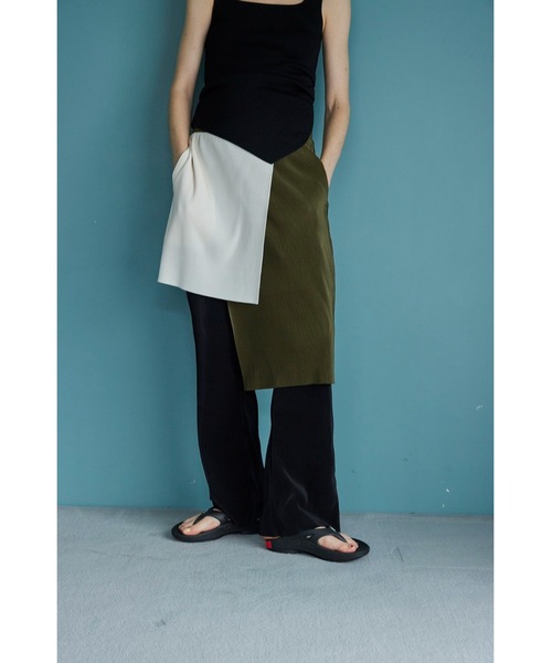 OMMO（オーエムエムオー） パンツ LAYERED PLEATS PT レディース