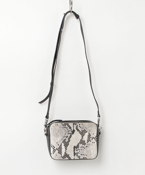 IACUCCI（イアクッチ） ショルダーバッグ FREE ブラック レディース