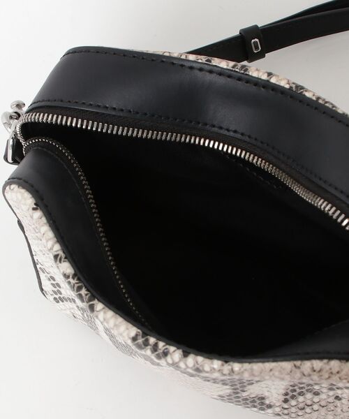 IACUCCI（イアクッチ） ショルダーバッグ FREE ブラック レディース